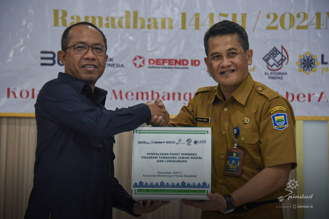 Ramadhan 1445 H, PT Pindad Serahkan 1.600 Paket Sembako Kepada Masyarakat