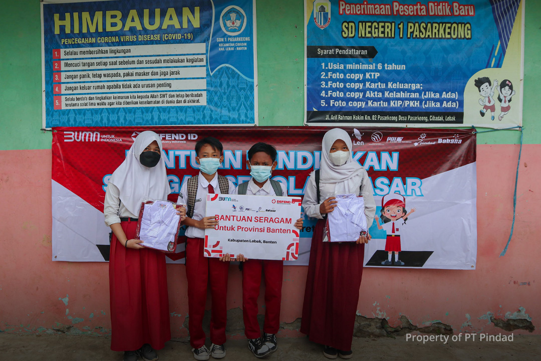 Defend Id Serahkan Bantuan Pendidikan ke Masyarakat Banten