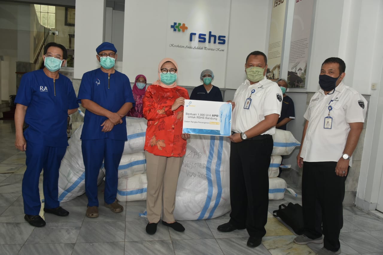 Pindad Donasikan 1000 APD kepada Rumah Sakit Hasan Sadikin Bandung