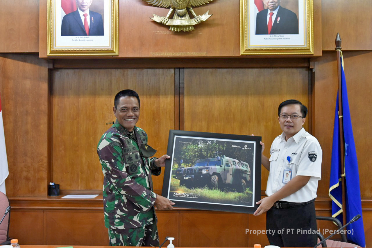 Danpussenarmed Tinjau Perkembangan Pengerjaan Rantis Komodo & Kendaraan Logistik