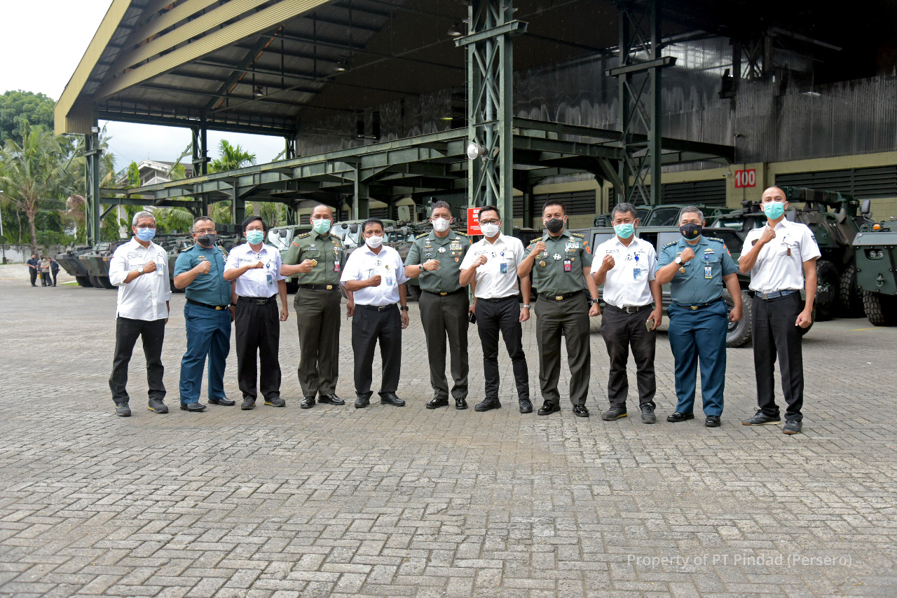 Dirjen Pothan Kemhan Meninjau Proses Produksi Pindad