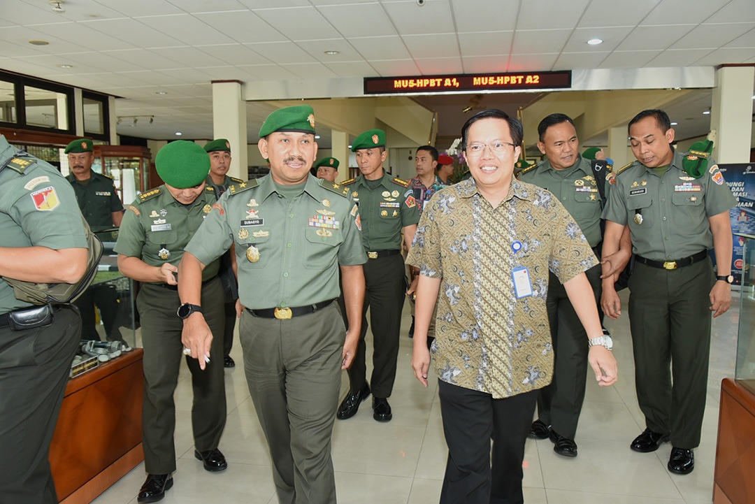 Pindad Siap Tingkatkan Kerjasama Alutsista Dengan TNI