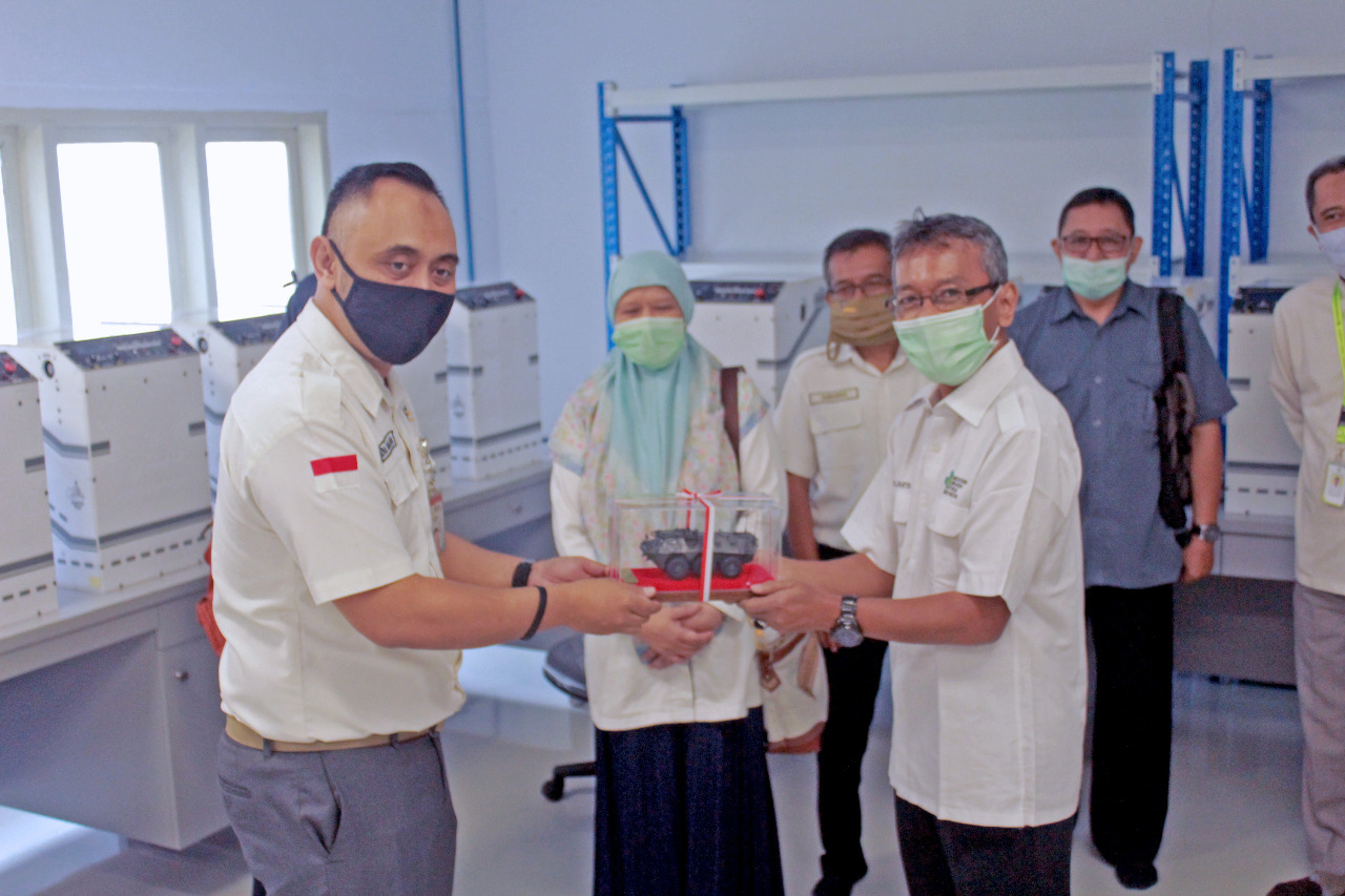 Kunjungan Kepala BPFK Tinjau Fasilitas Produksi Ventilator Pindad