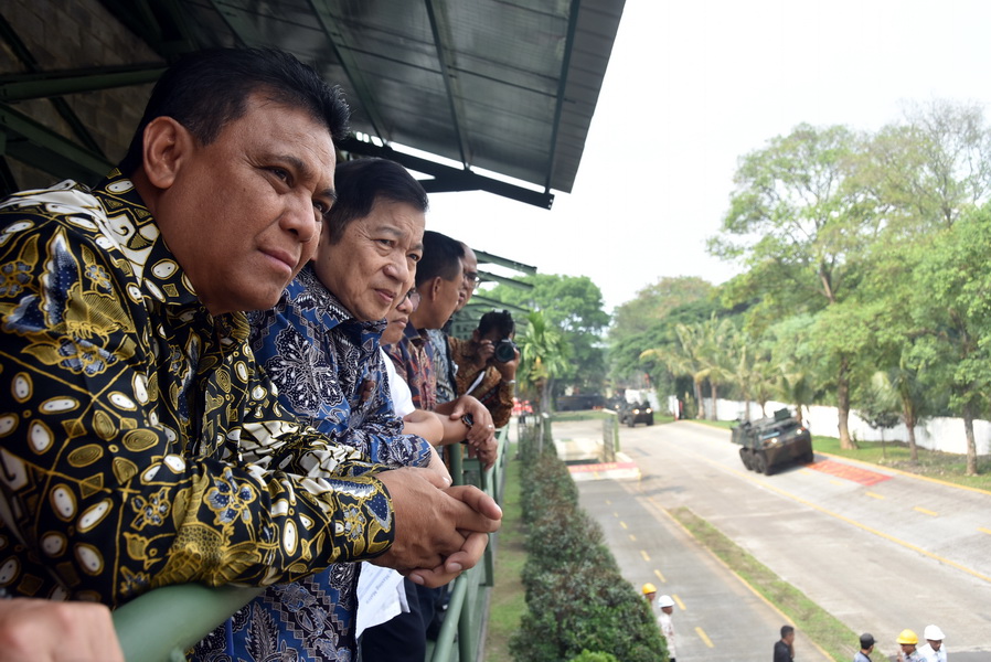 Kepala Bappenas Tinjau Fasilitas Produksi dan Saksikan Defile Kendaraan Tempur
