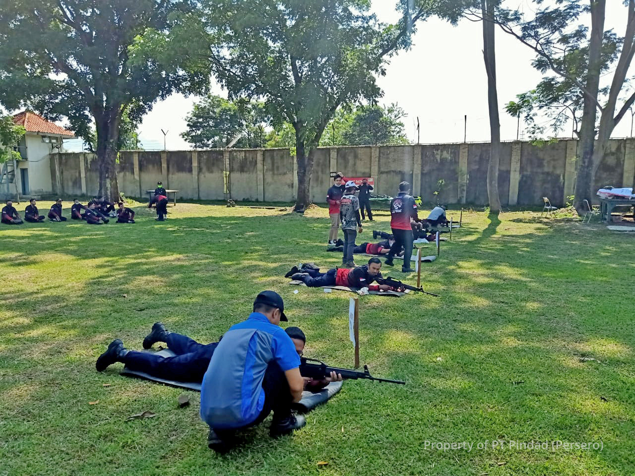 Petugas Lapas Rutan Bandung Latihan Menembak dan Pemeliharaan Senjata Api Pindad