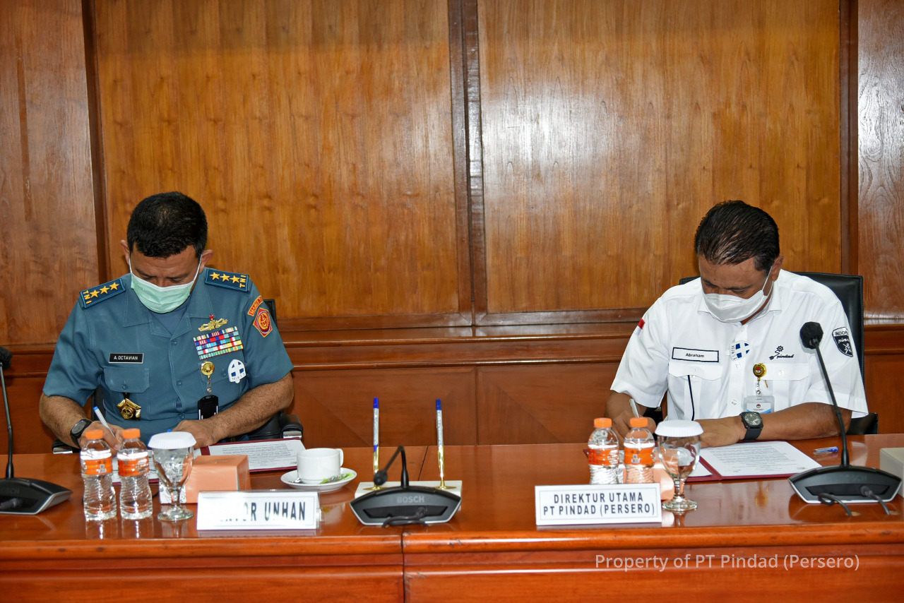 Pindad Tandatangani Perjanjian Kerja Sama dan Nota Kesepahaman dengan Universitas Pertahanan