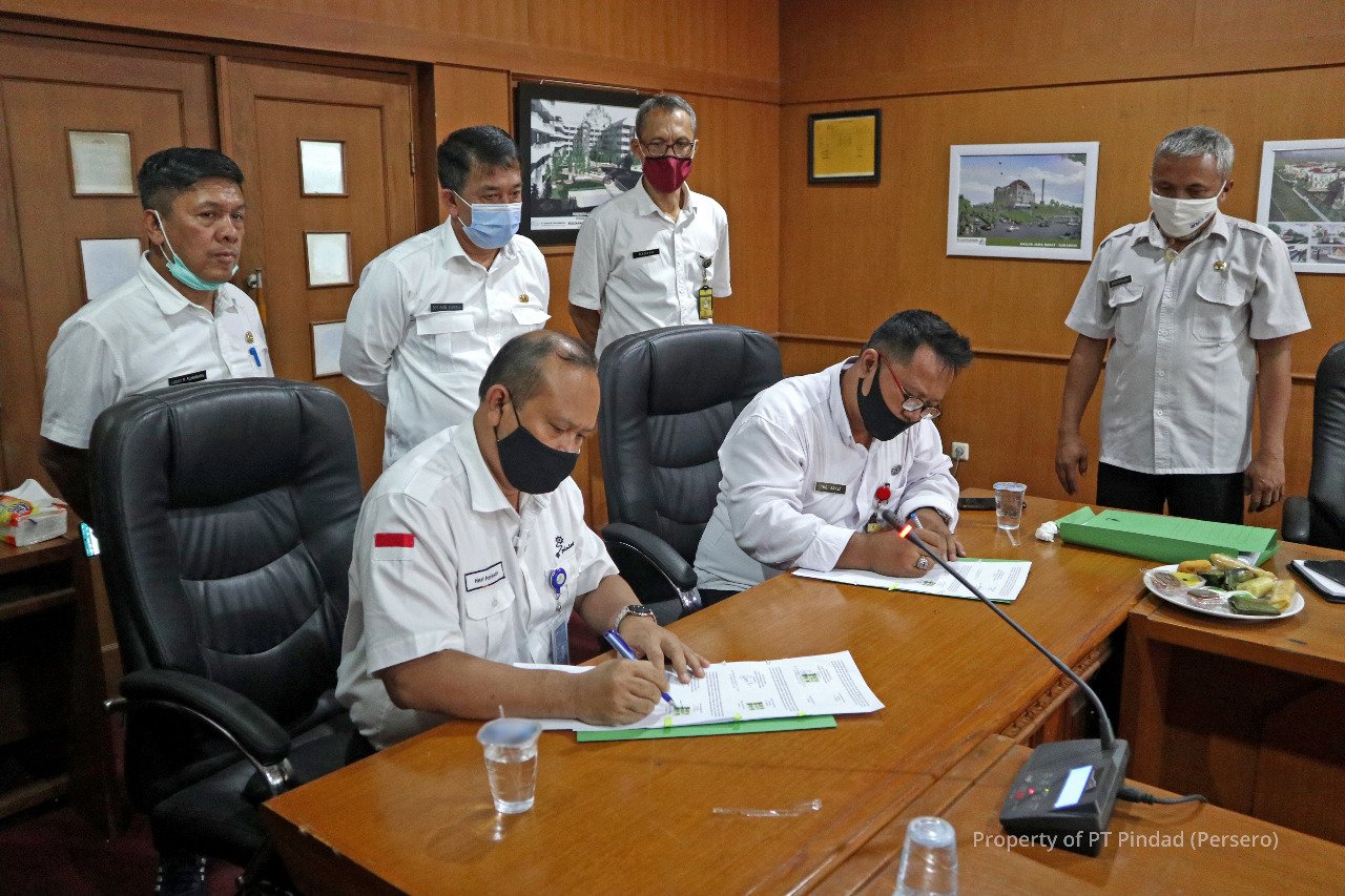 Pindad dan Disperkim Jawa Barat Tandatangani Kontrak Pengadaan Stungta x Pindad