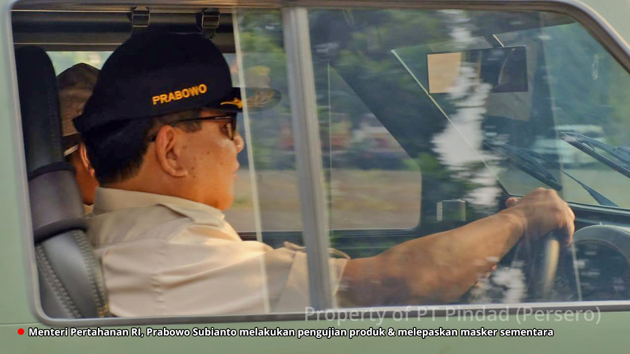 Menhan Coba Kemudikan Kendaraan Taktis Terbaru Pindad di Sentul