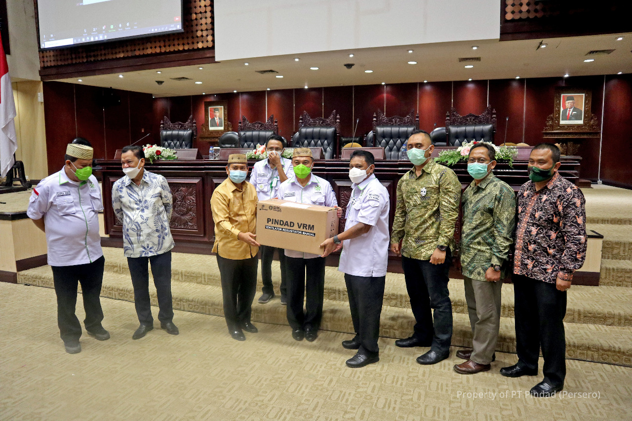 Dirut Pindad Serahkan Ventilator Untuk Mendukung Berbagai RS di Gorontalo