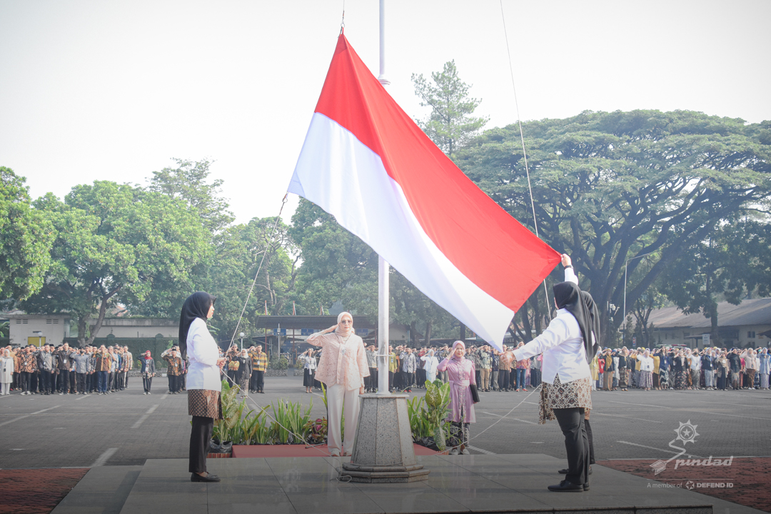 PT Pindad Laksanakan Upacara Bendera Memperingati Hari Ibu