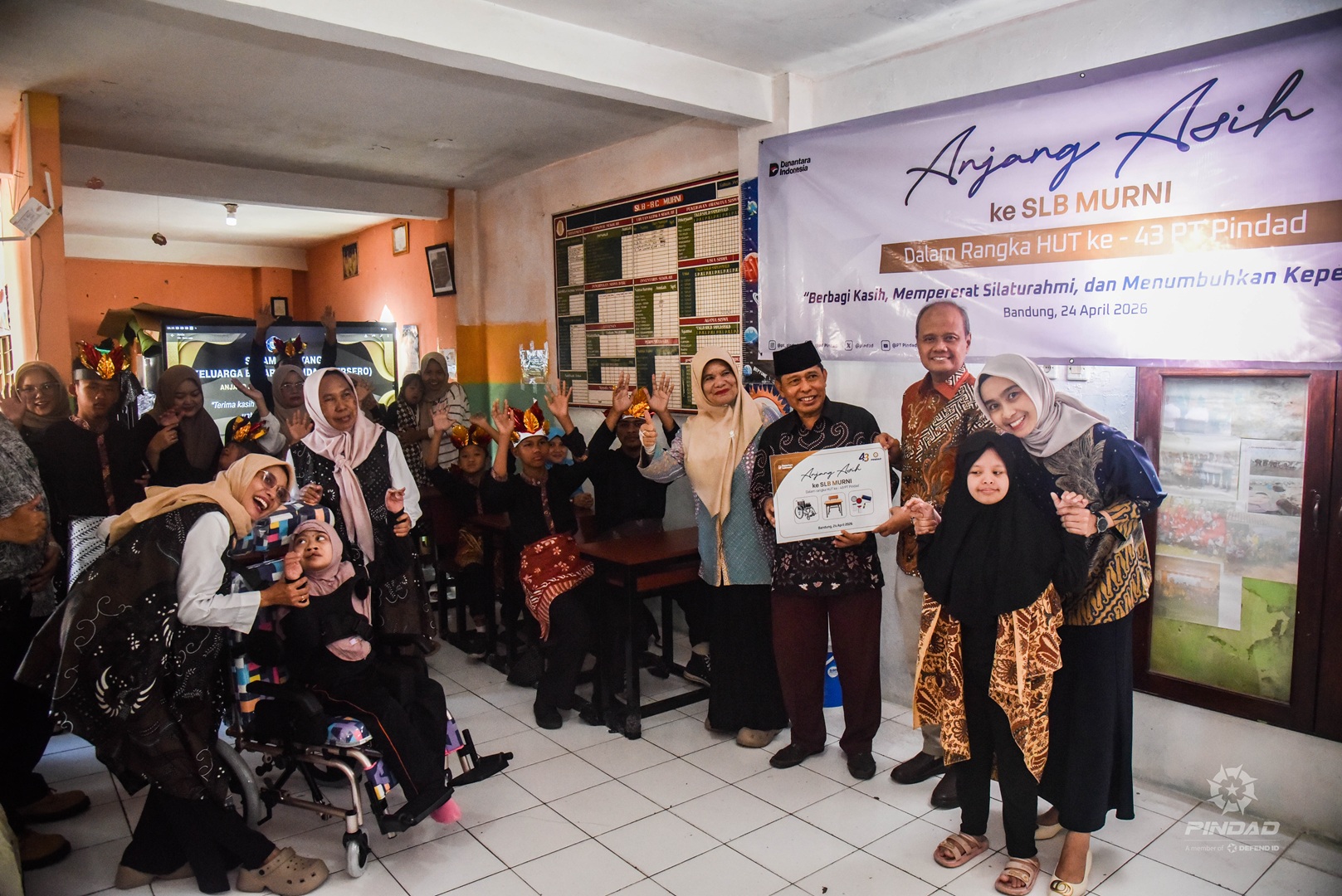 Anjang Asih Peringati HUT ke-43, PT Pindad Salurkan Bantuan ke SLB Murni & Yayasan Igasar Pindad