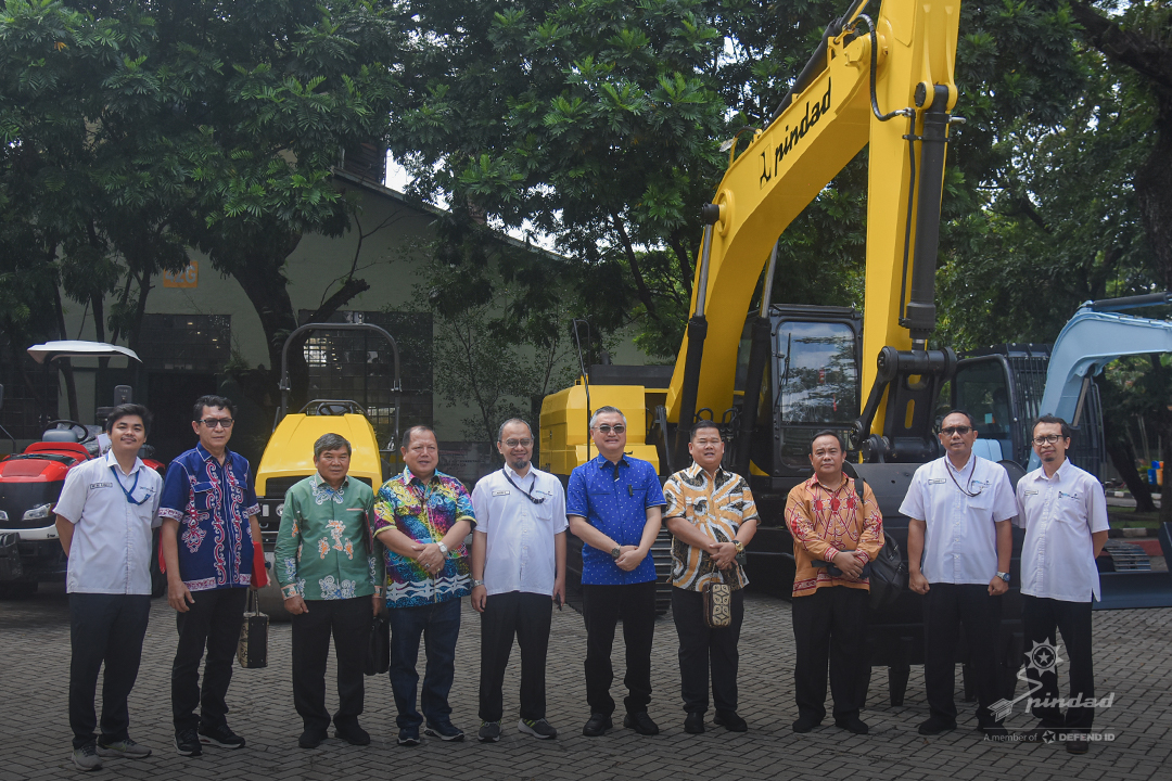 Tertarik dengan Produk Alat Berat, Bupati Malinau Tinjau Fasilitas Produksi PT Pindad