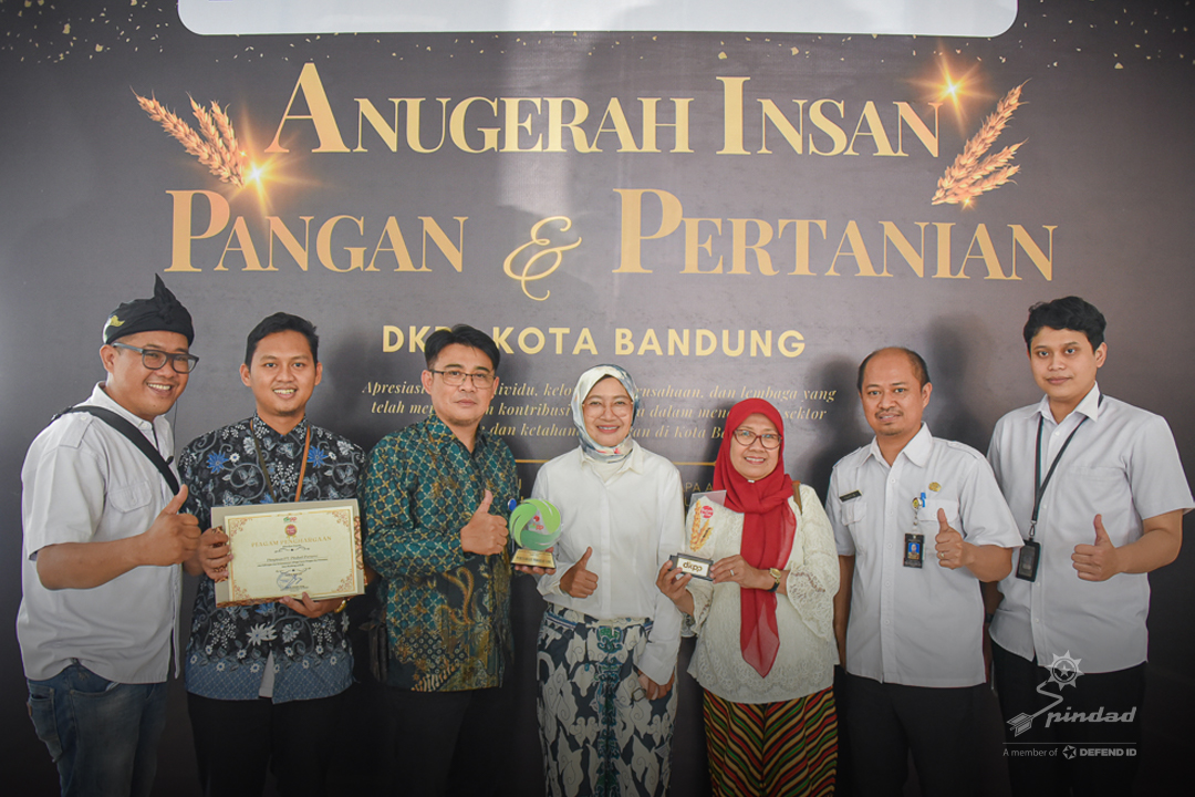 Kelompok Binaan PT Pindad Terima Penghargaan Dalam Gelaran Anugerah Insan Pangan & Pertanian Kota Bandung