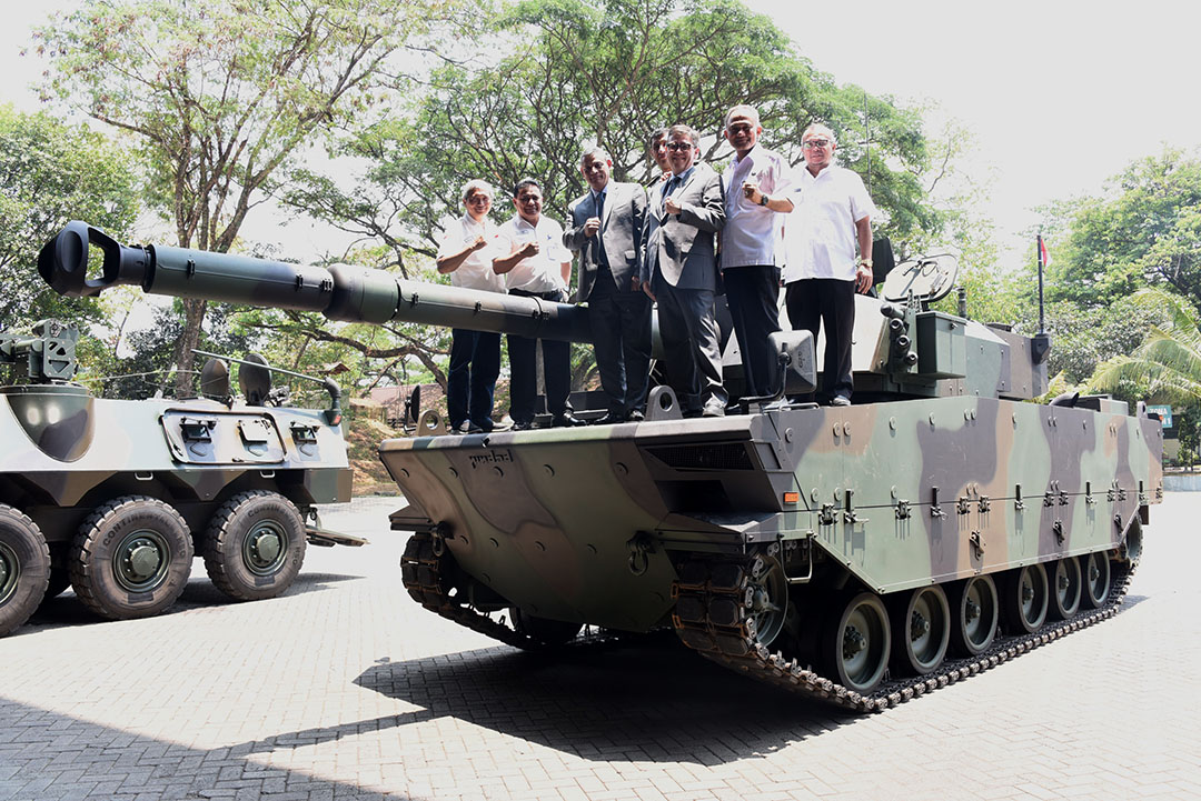 Direktur Anti Narkotika Kepolisian Kolombia Kunjungi Pindad