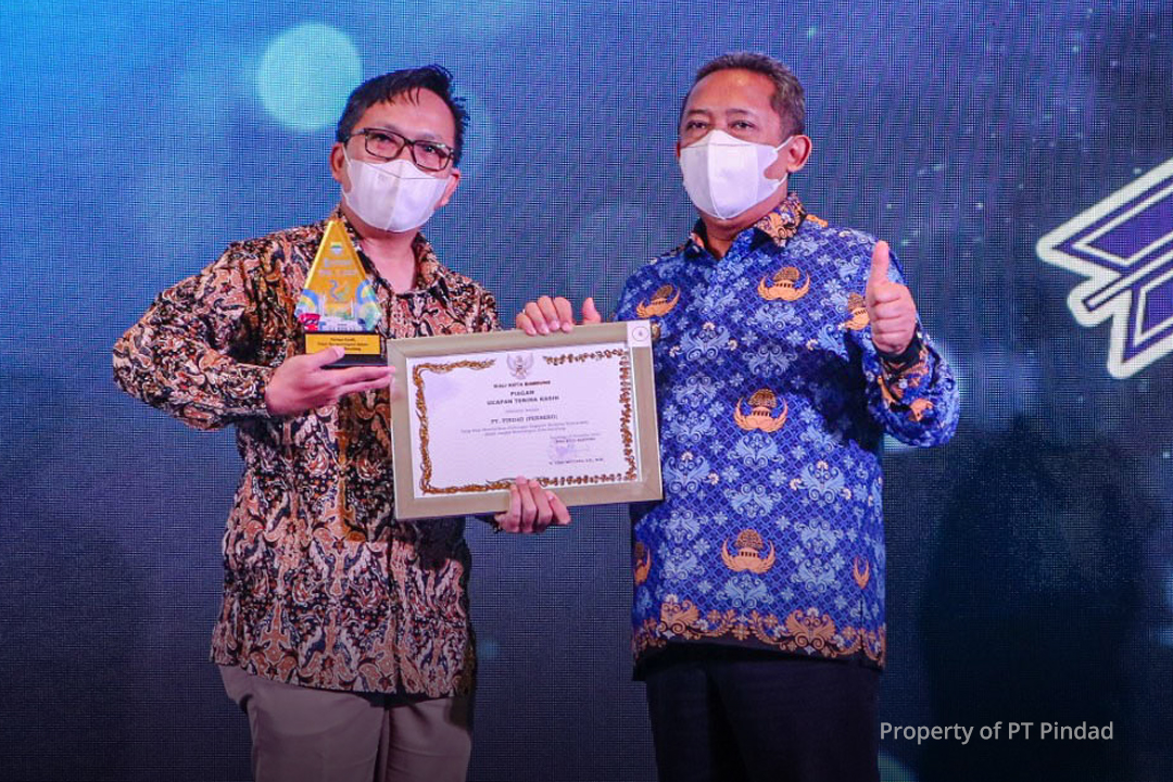 Pindad Terima Apresiasi Kategori (Keberlanjutan) TJSL Award 2022 dari Pemkot Bandung