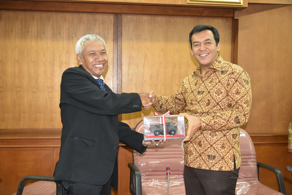 Wakil Ketua DPR: 