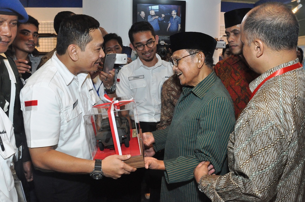 Pindad Meriahkan Habibie Festival 2016