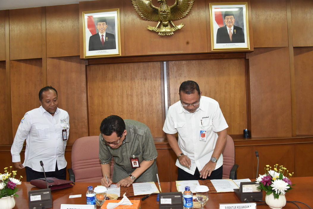 Pindad Jalin Sinergi BUMN di Bidang Percetakan dengan PNRI