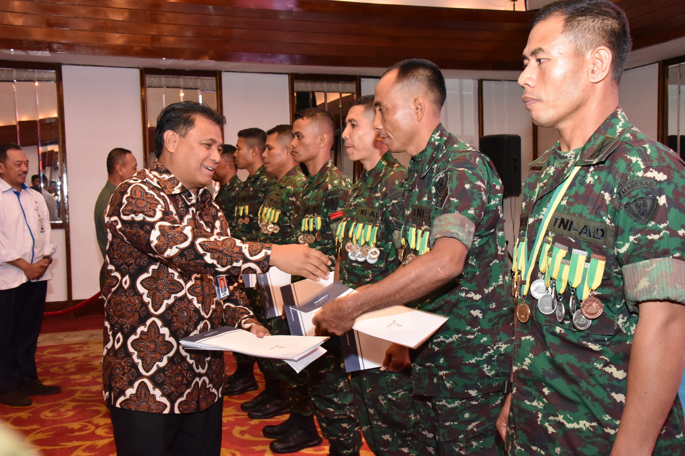 Pindad Berikan Apresiasi Ke Kontingen Petembak AASAM Sebesar 1,2 M