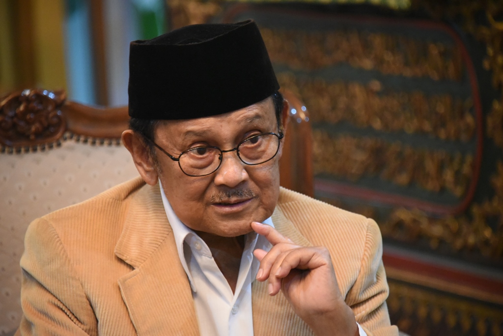 Silaturahmi Dengan B.J. Habibie: â€œDukung Pindad Semakin Maju!â€