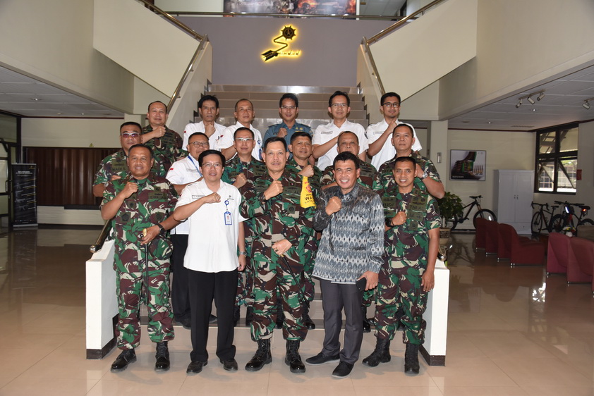 Dankodiklat TNI AL Kunjungi Pindad