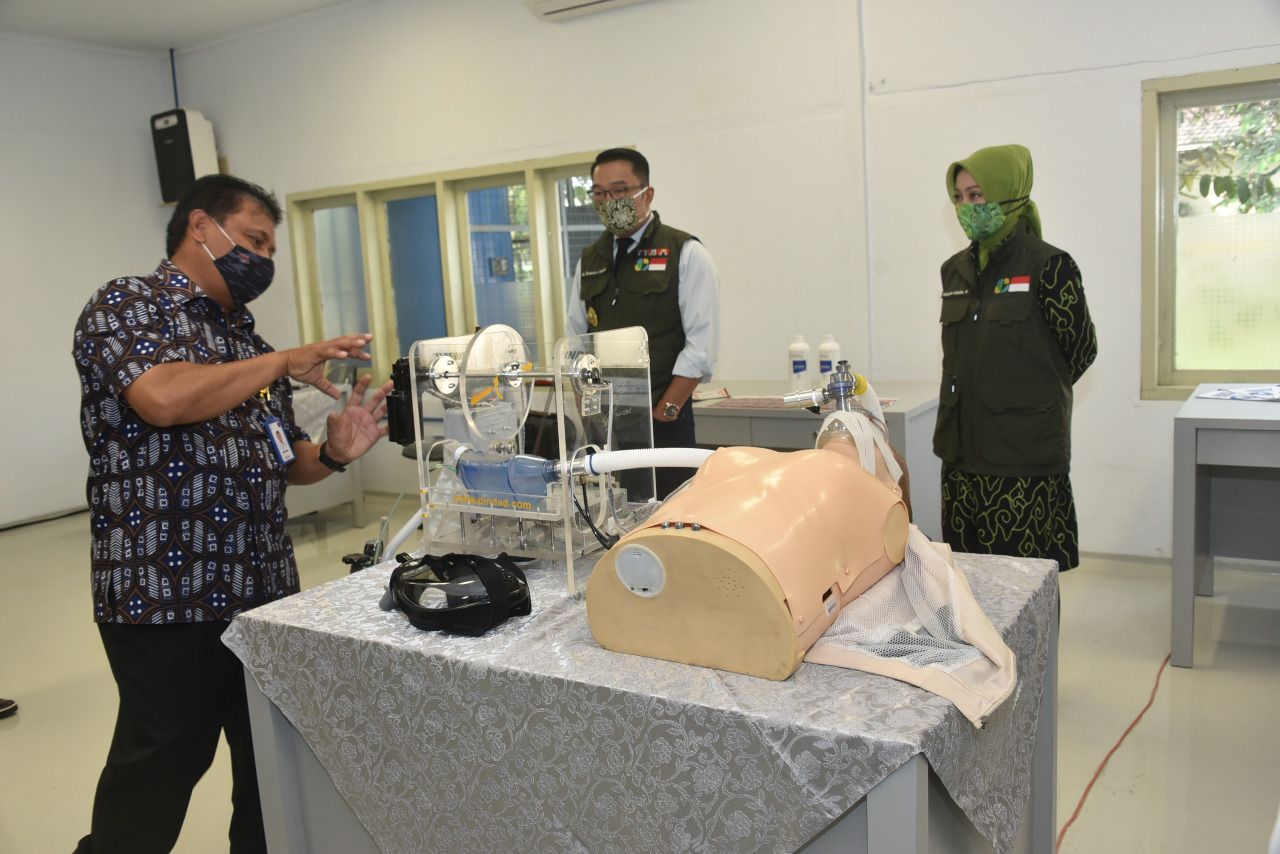 Gubernur Jawa Barat Tinjau Ventilator Buatan Pindad