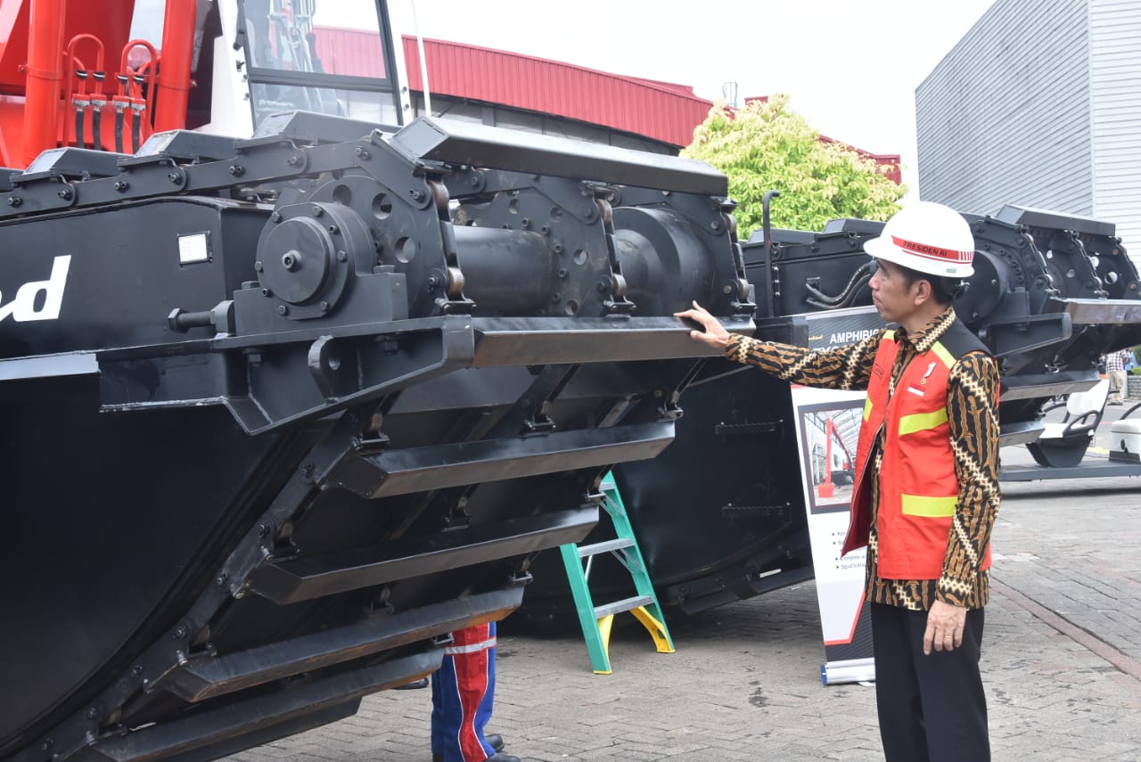 Pindad Pamerkan Excavator Amphibious di Ajang Konstruksi Indonesia 2018