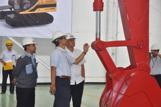 Kunjungan Direktur Jembatan Kementerian PU & PR, Menindaklanjuti Proyek Ekskavator