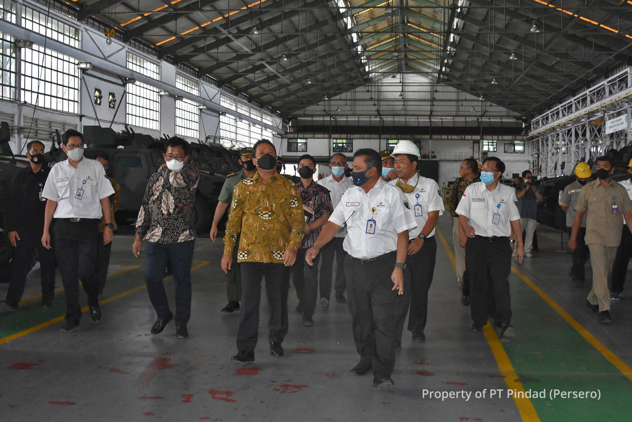 Wamenhan Tinjau Kesiapan Lini Produksi Pindad Dari Maung HIngga Alat Mesin Pertanian