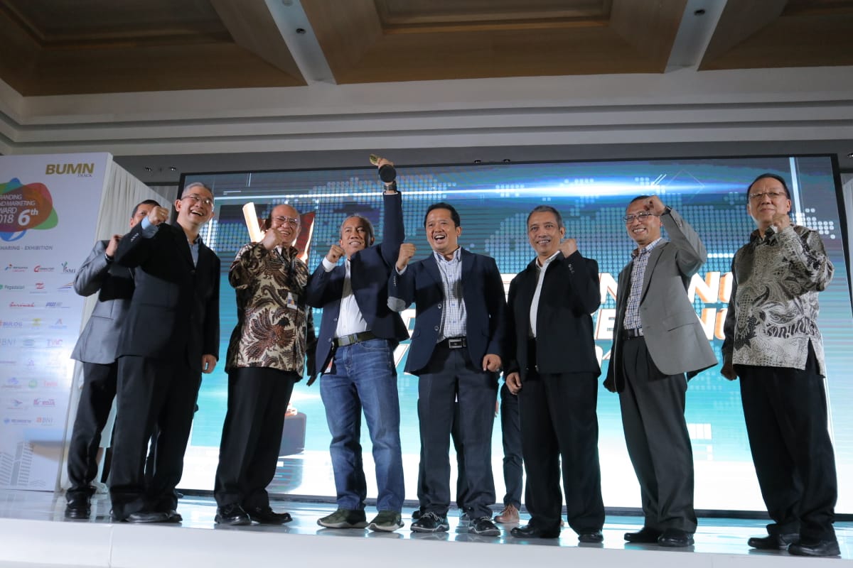 Pindad Raih Tiga Penghargaan Di BUMN Branding & Marketing Award 2018