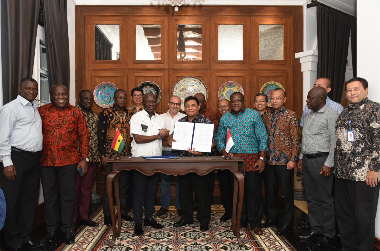 Kemhan Ghana Tertarik Beli Produk Pindad
