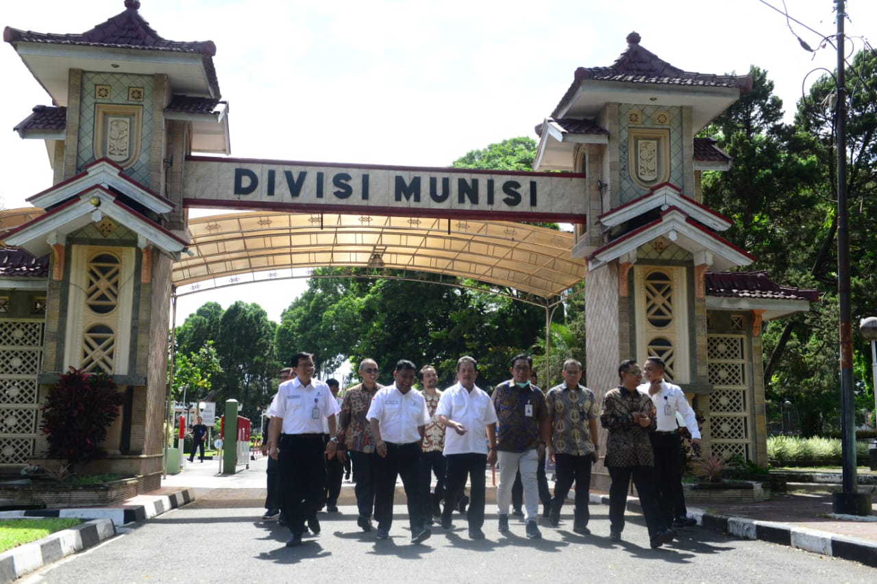 Wamenhan dan Sekjen Kemhan Tinjau Divisi Munisi Pindad