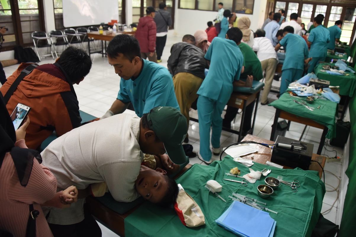 Pindad Khitan 53 Anak Memperingati Hari Jadi yang ke-34
